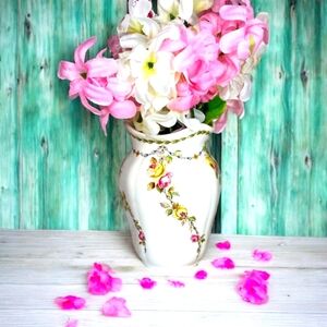 Beautiful MINTONS ALEXANDRIA VASE.Vintage relic;  decorating your beautiful home